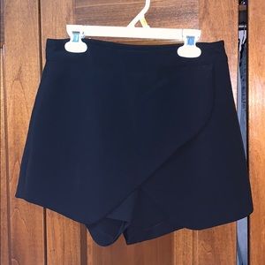 Black skort